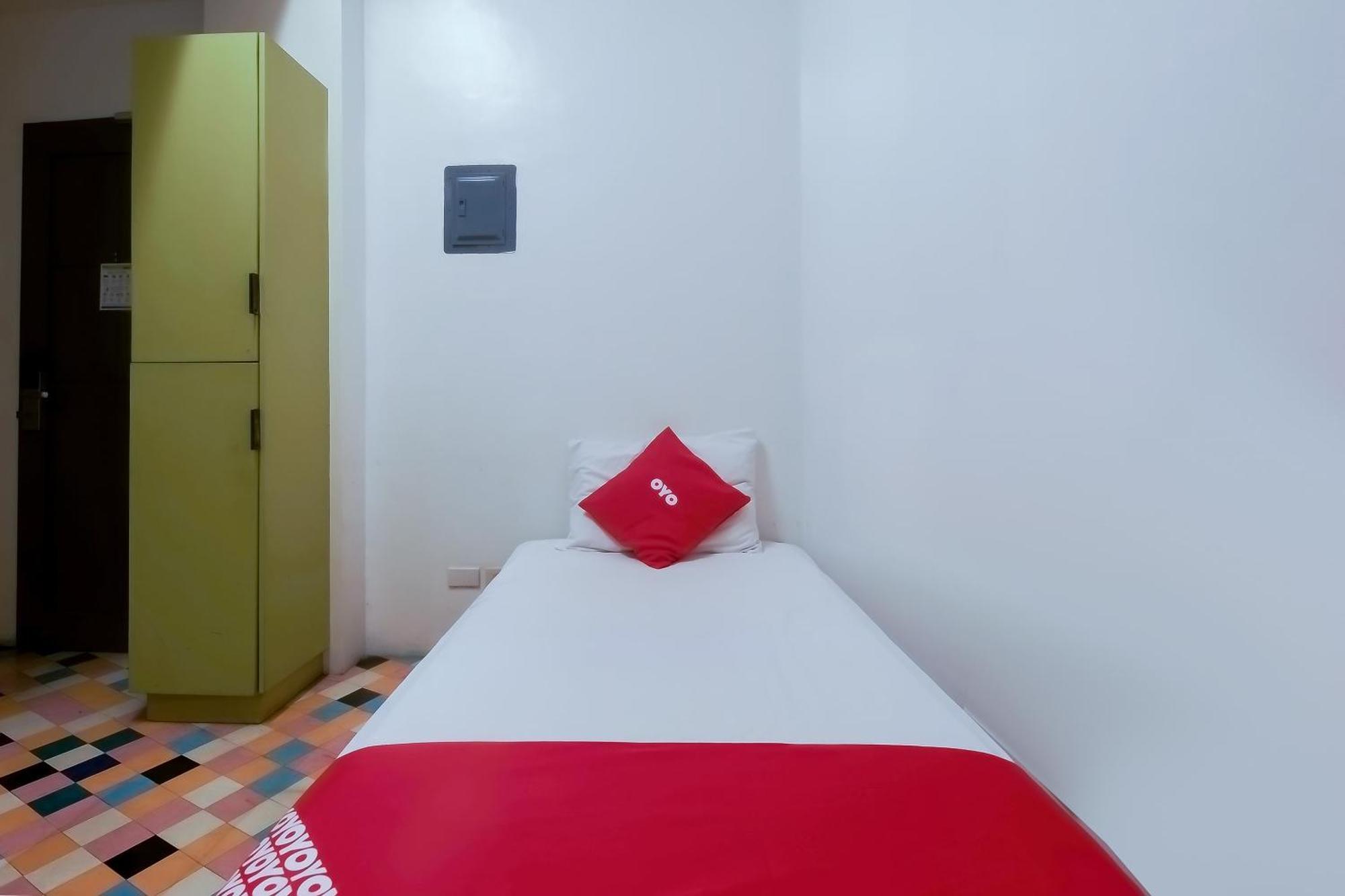 Spot On Junction Hostel Makati City Buitenkant foto