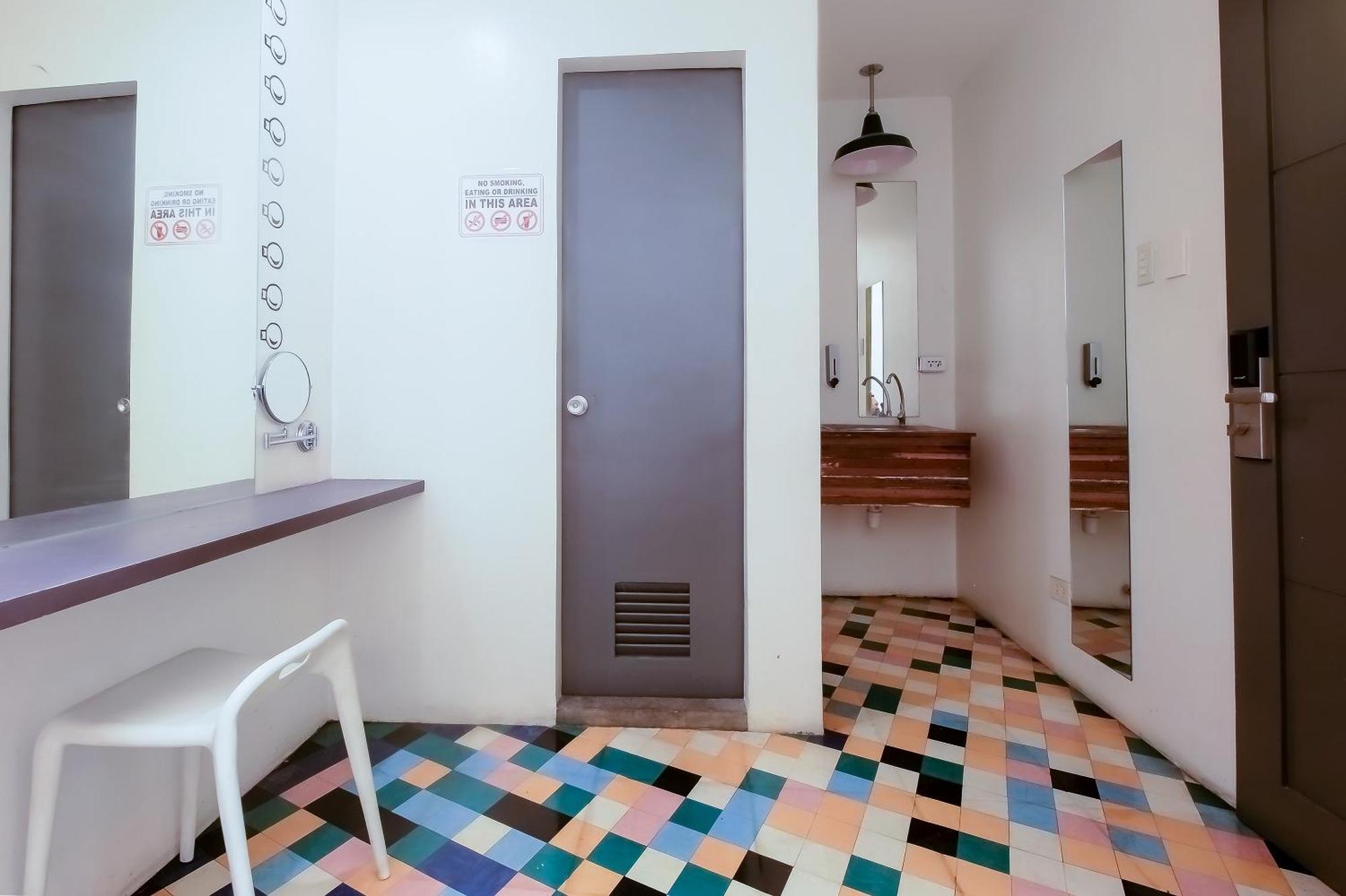 Spot On Junction Hostel Makati City Buitenkant foto
